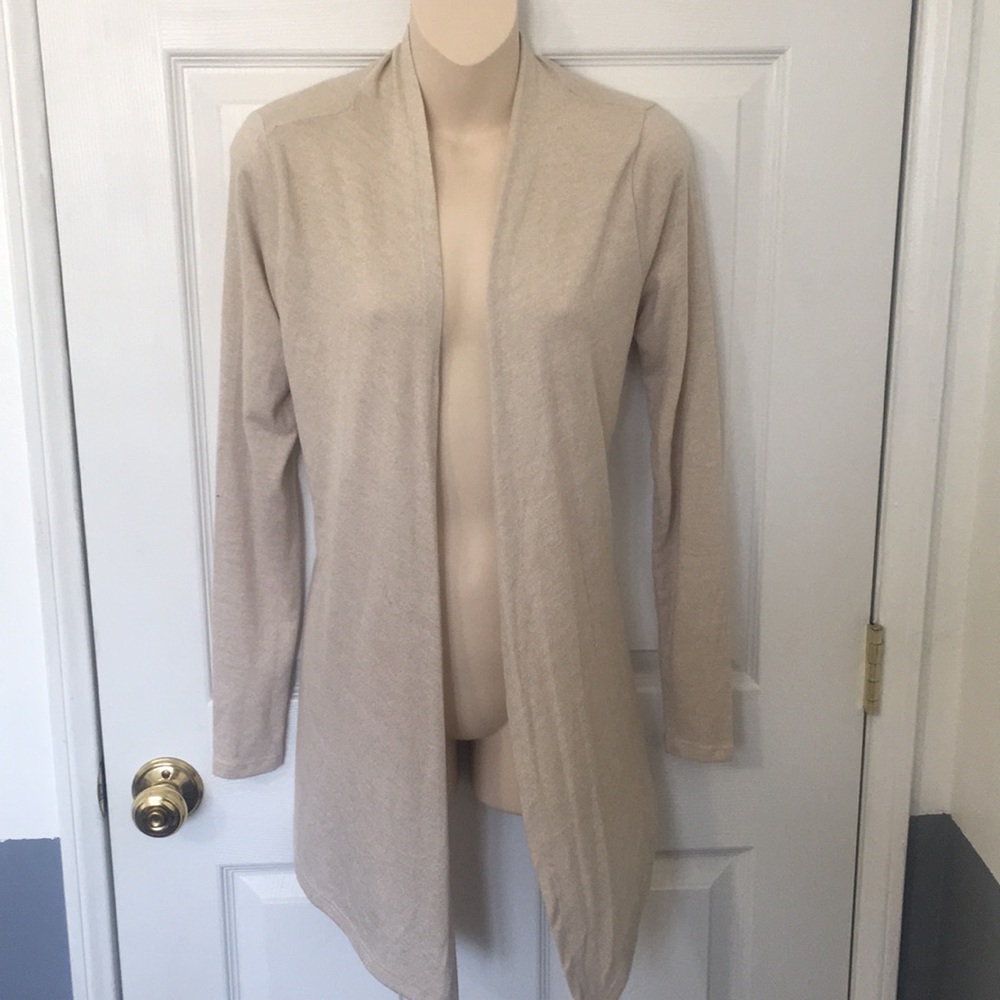 NWOT cream cardigan. Stretchy. Soft. Size small